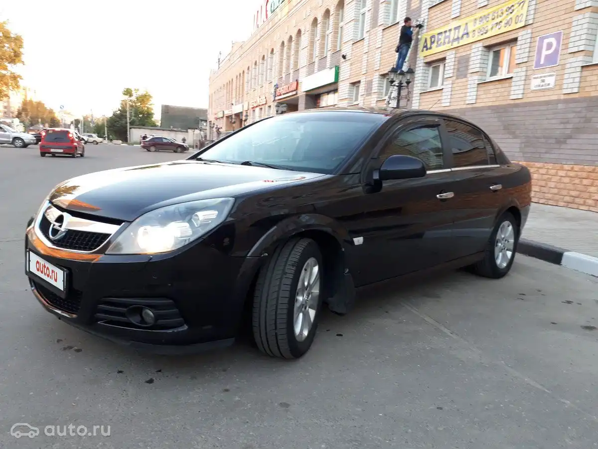 Фото автомобиля OPEL VECTRA, 2008 — госномер О084РО33. Цвет: ЧЕРНЫЙ
