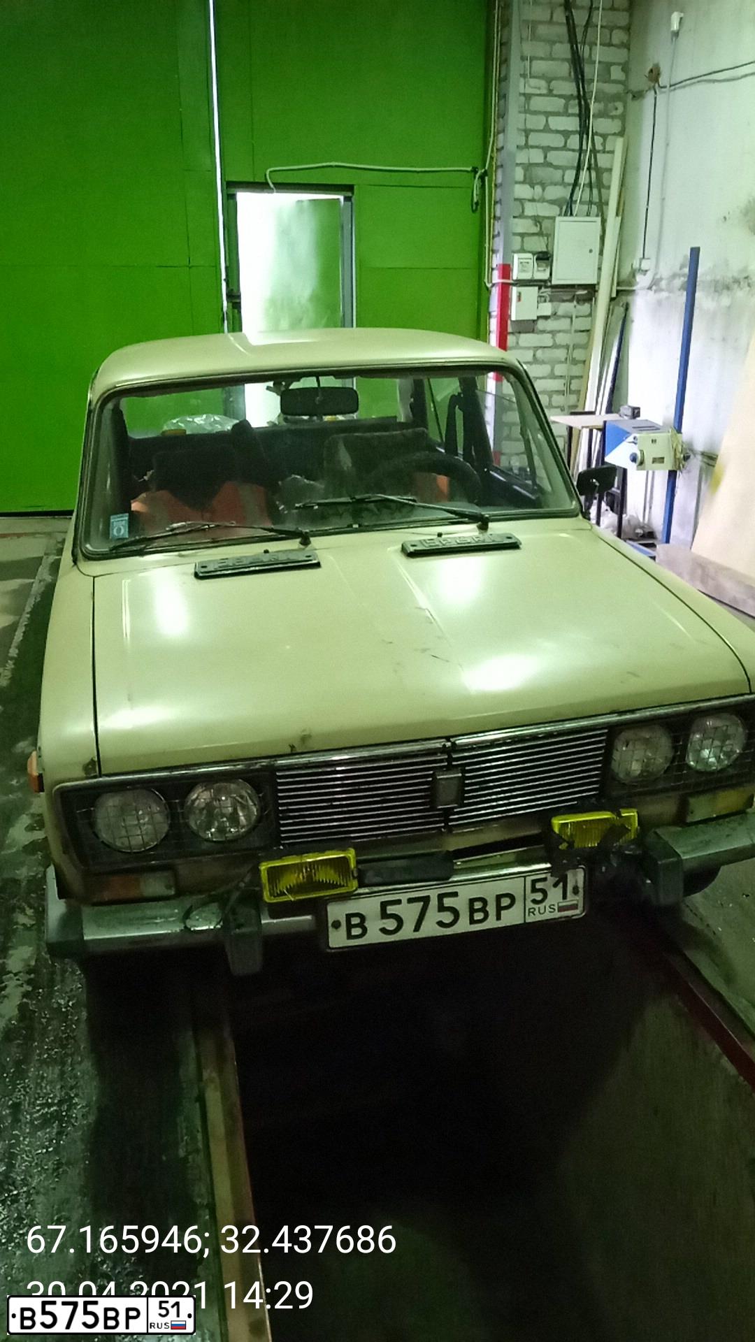 Фото автомобиля LADA 2106 LADA, 1988 — госномер В575ВР51. Цвет: БЕЖЕВЫЙ