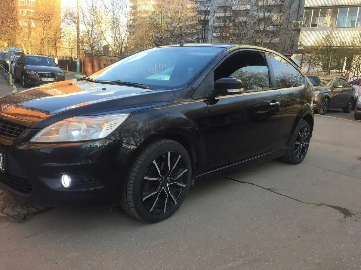 Фото автомобиля FORD FOCUS, 2010 — госномер А551ТЕ790. Цвет: ЧЕРНЫЙ