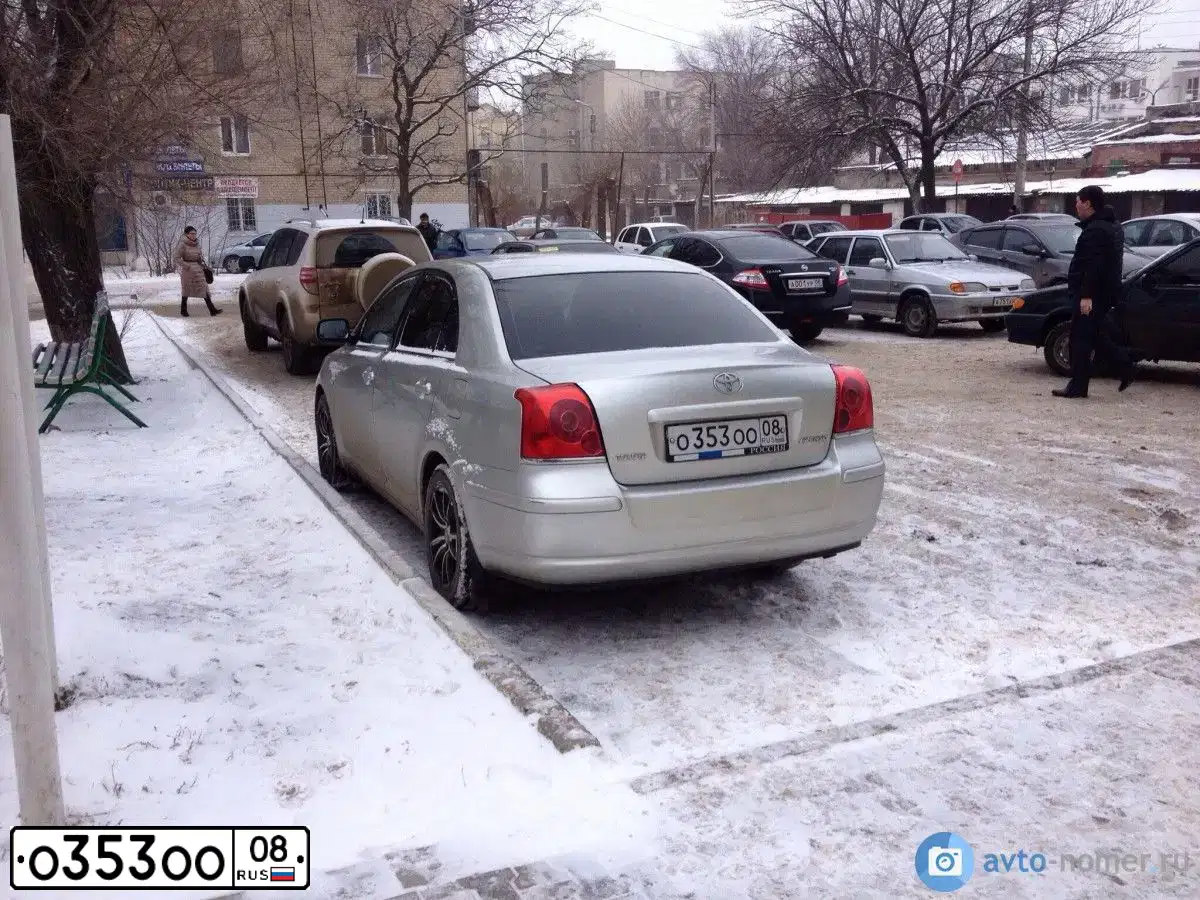 Фото автомобиля TOYOTA AVENSIS, 2005 — госномер О353ОО08. Цвет: серебристый