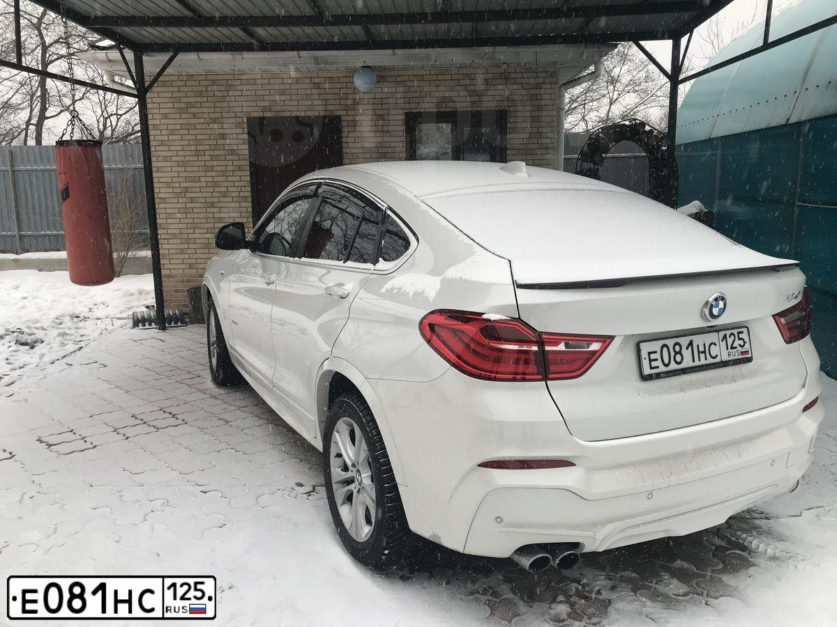 Фото автомобиля BMW X4, 2015 — госномер Р121ХЕ125. Цвет: БЕЛЫЙ МЕТАЛЛИК