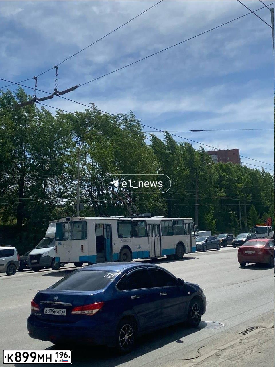 Фото автомобиля NISSAN ALMERA /AVTOVAZ/, 2018 — госномер К899МН196. Цвет: синий