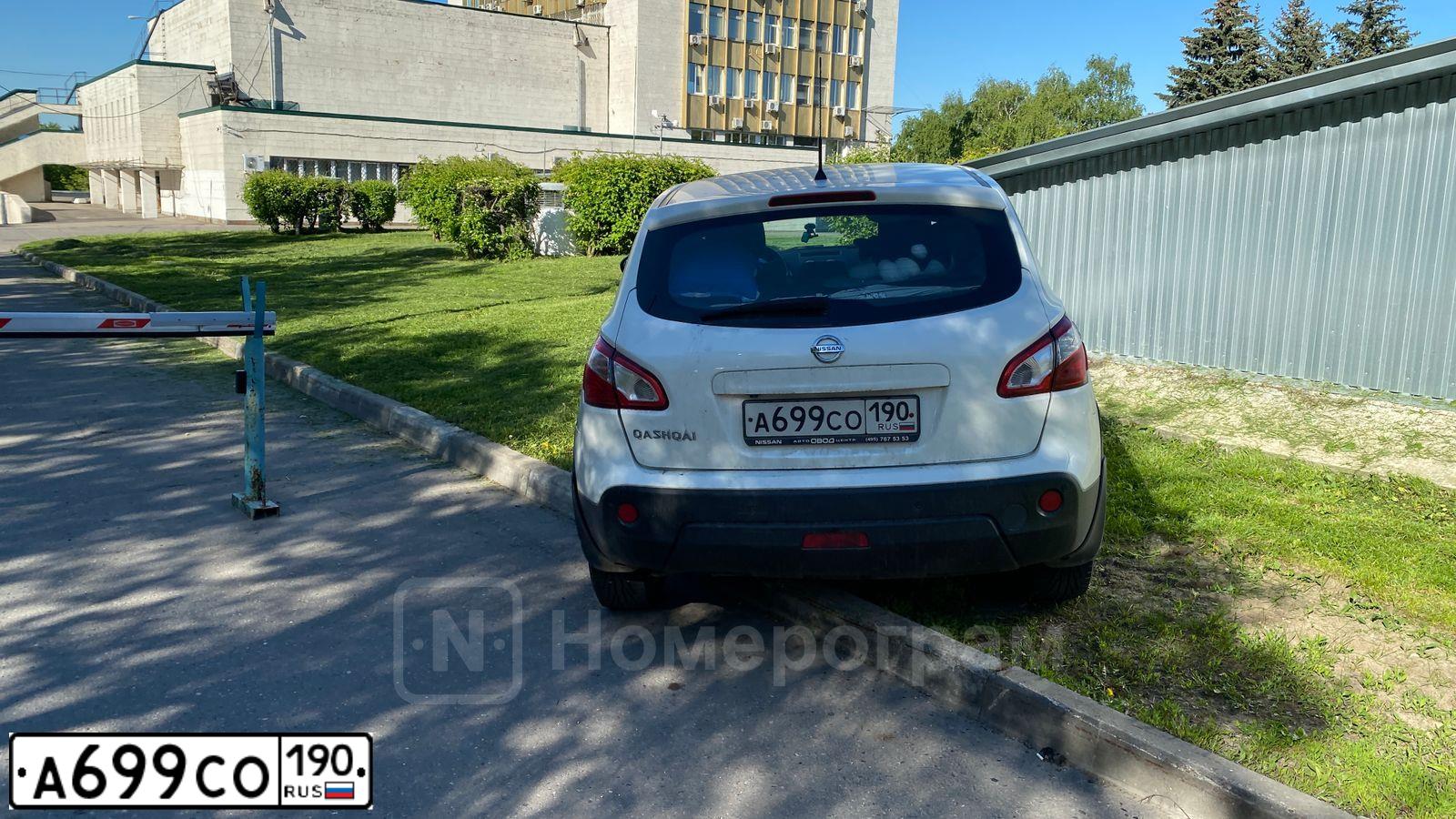Фото автомобиля NISSAN QASHQAI, 2011 — госномер А699СО190. Цвет: БЕЛЫЙ