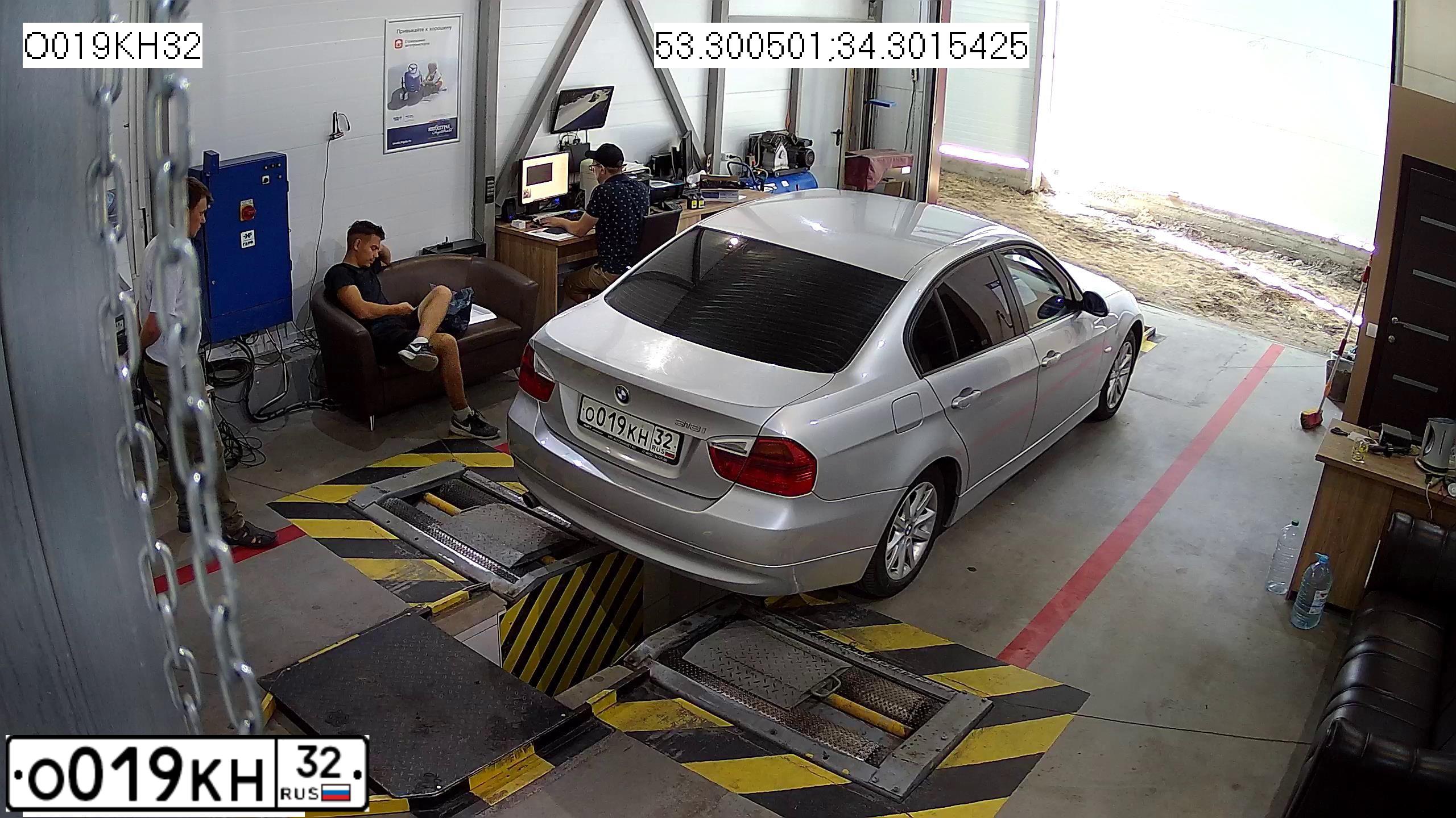 Фото автомобиля BMW SERIE 3, 2006 — госномер О019КН32. Цвет: СЕРЕБРИСТЫЙ