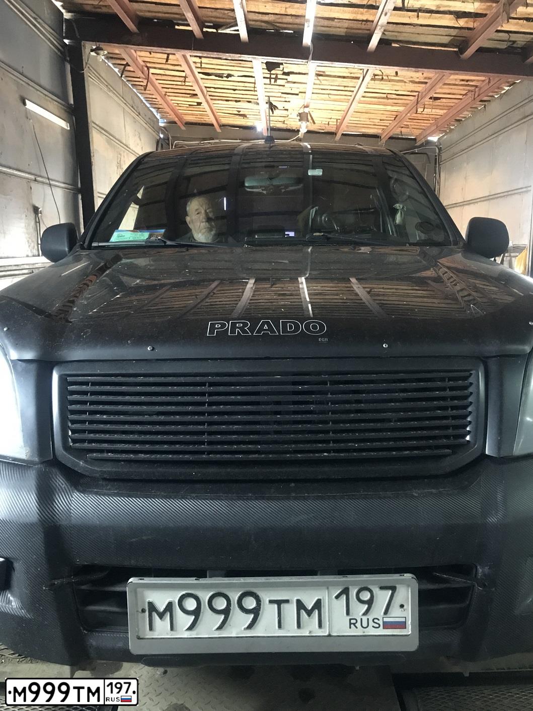 Фото автомобиля GAZ 3102 WOLGA, 2003 — госномер К169ММ199. Цвет: СЕРЫЙ СВЕТЛЫЙ