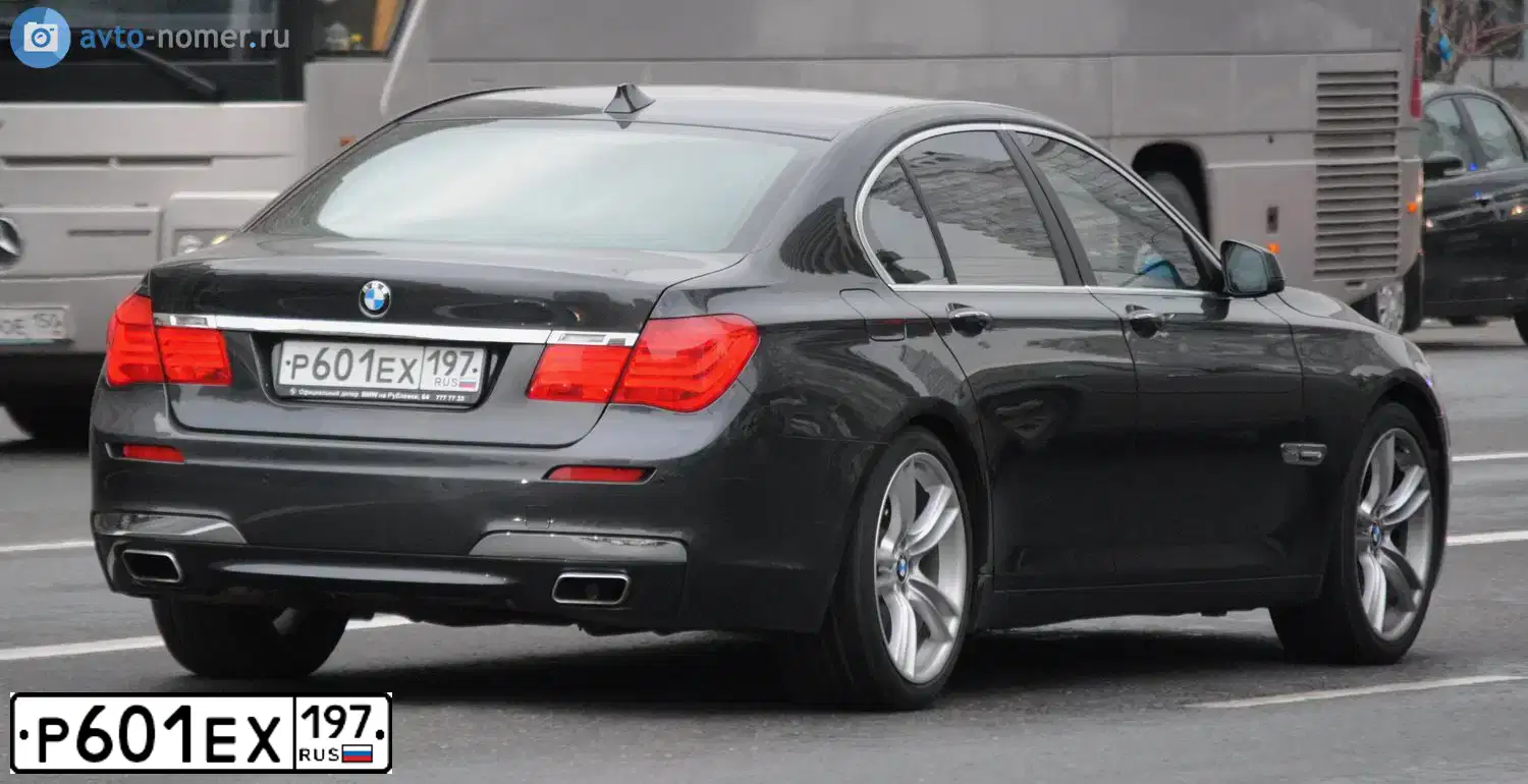 Фото автомобиля BMW SERIE 7, 2010 — госномер Р601ЕХ198. Цвет: СЕРЫЙ