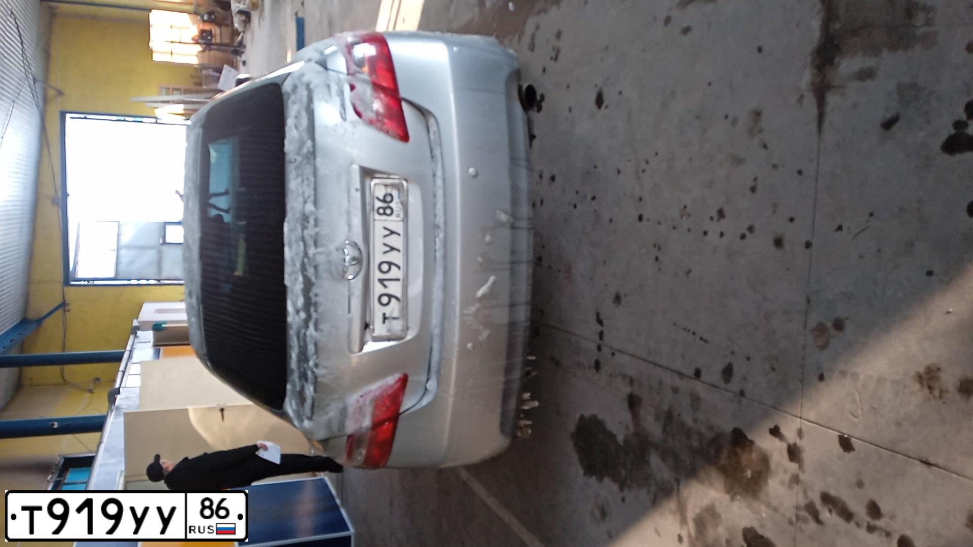 Фото автомобиля TOYOTA CAMRY, 2006 — госномер Т919УУ86. Цвет: Серебристый