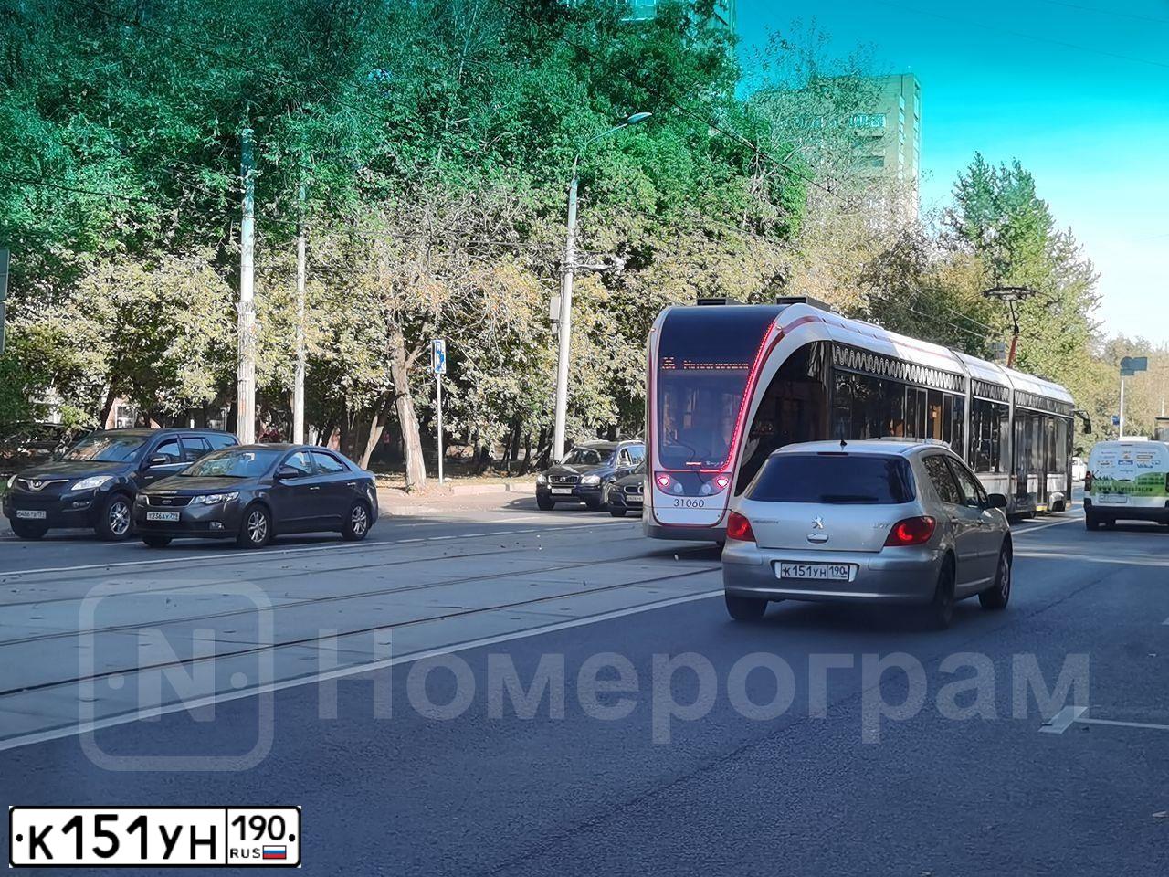 Фото автомобиля PEUGEOT 307, 2007 — госномер К151УН190. Цвет: Серый