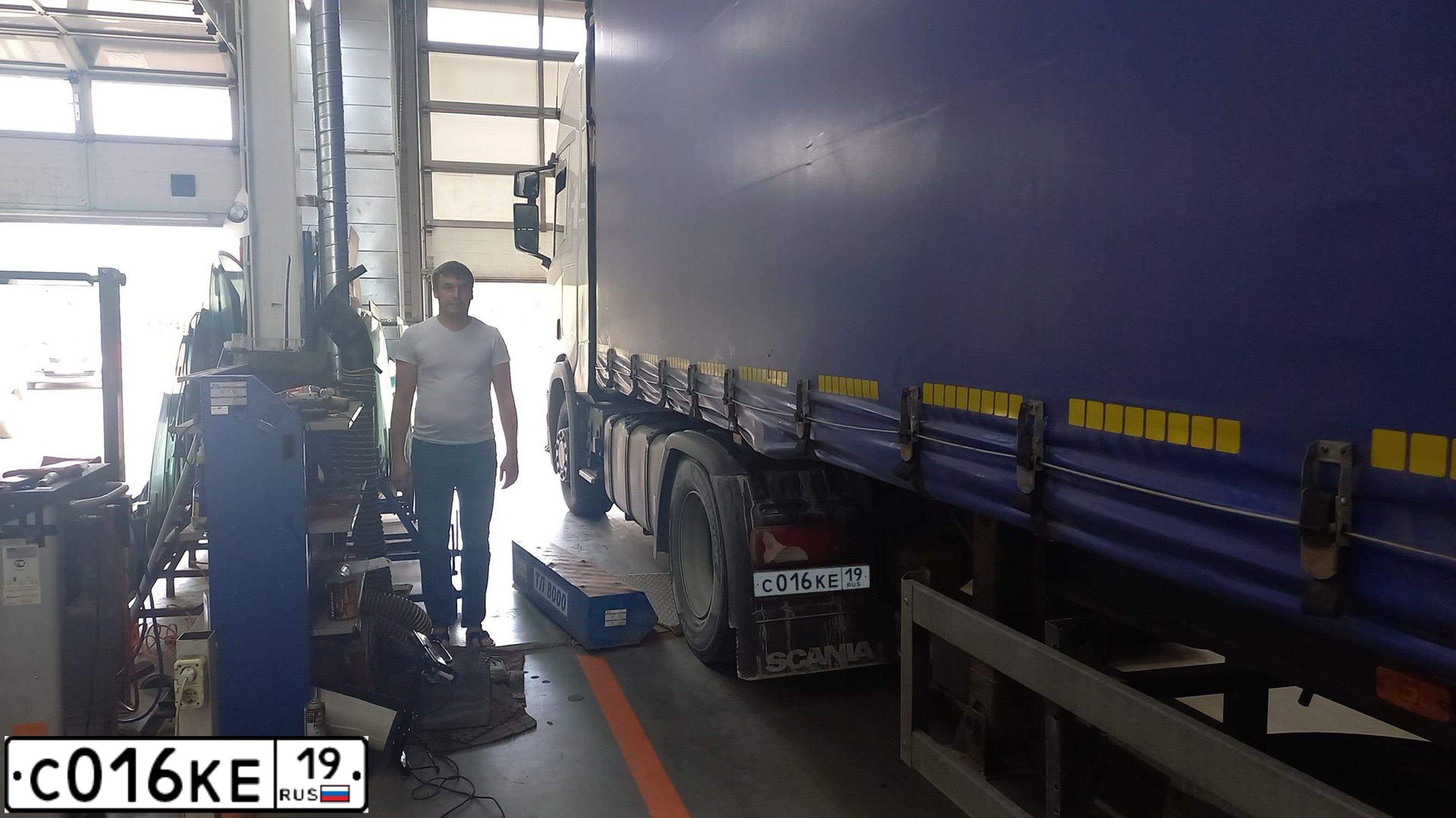 Фото автомобиля SCANIA SERIE R /4X2/, 2015 — госномер С016КЕ19. Цвет: БЕЛЫЙ