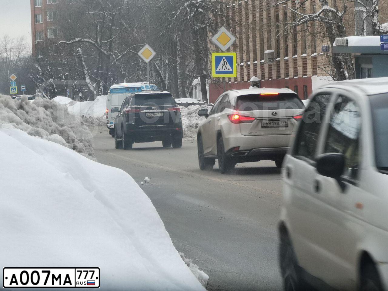 Фото автомобиля TOYOTA CAMRY, 2015 — госномер А007МА777. Цвет: ЧЕРНЫЙ