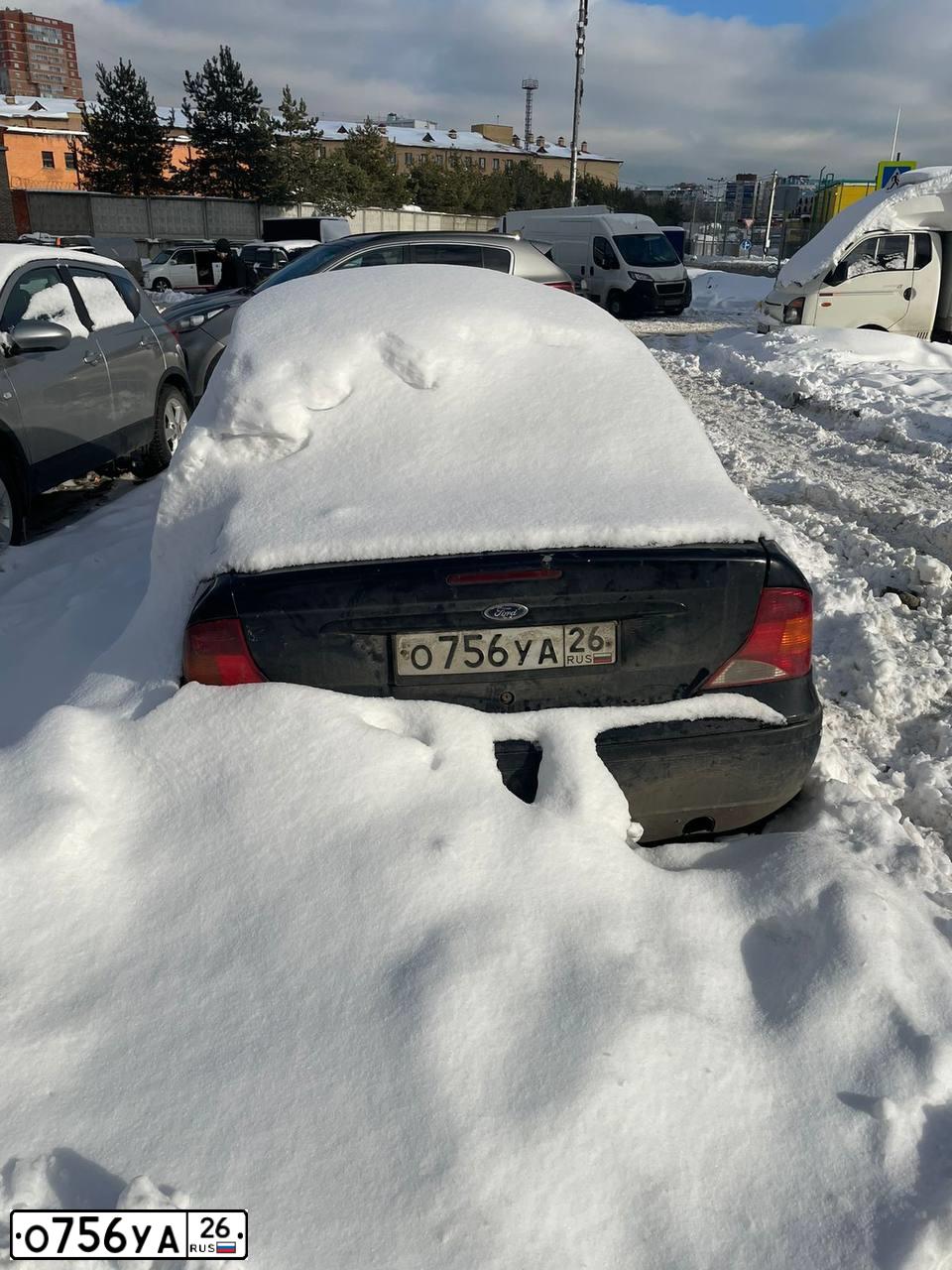 Фото автомобиля FORD FOCUS, 2004 — госномер О756УА26. Цвет: ТЕМНО-СИНИЙ