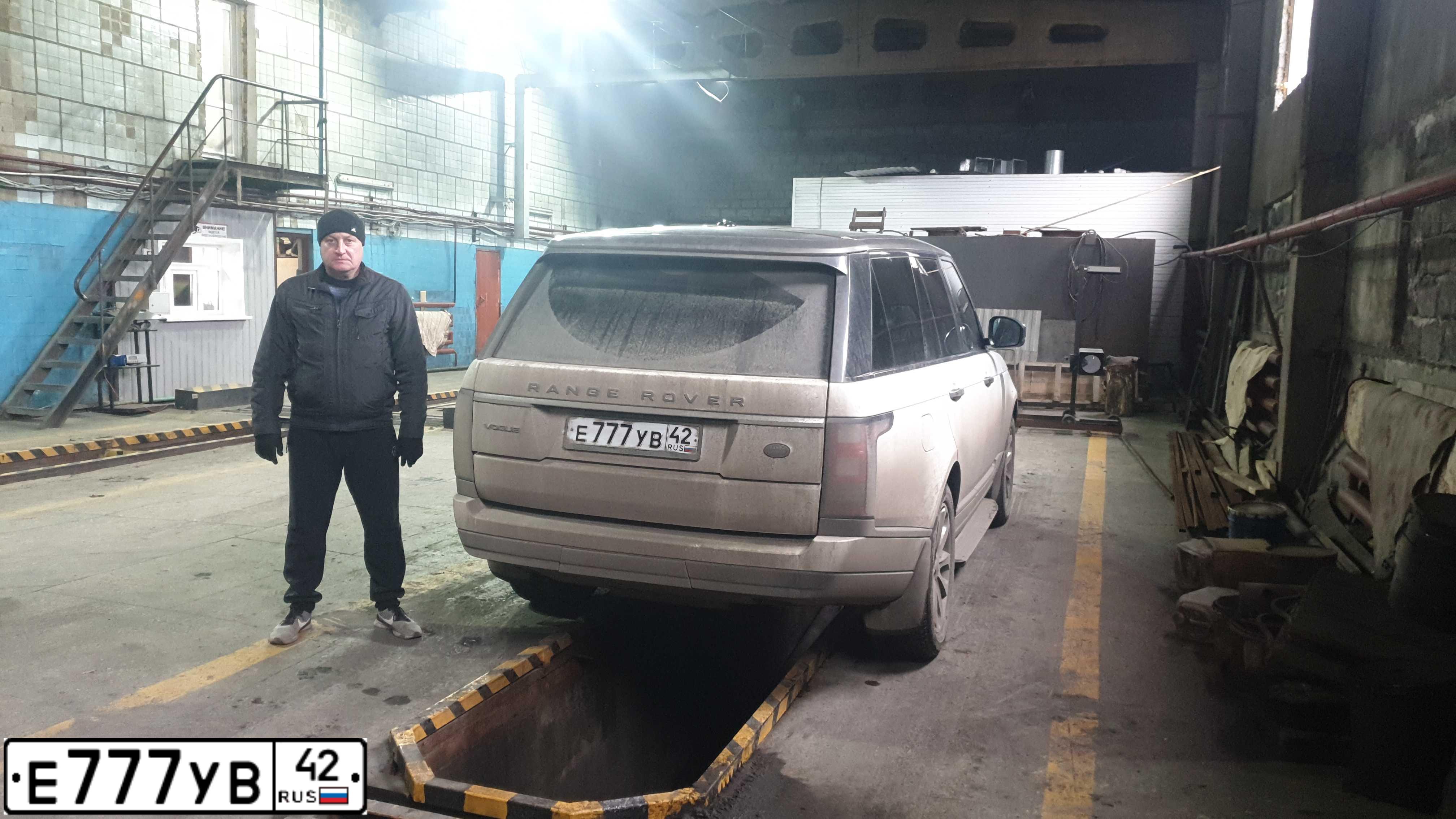 Фото автомобиля BMW X5, 2010 — госномер В005ВЕ54. Цвет: Белый
