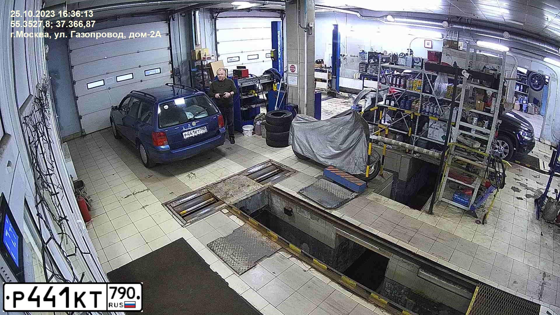 Фото автомобиля VOLKSWAGEN PASSAT, 1999 — госномер Р441КТ790. Цвет: синий