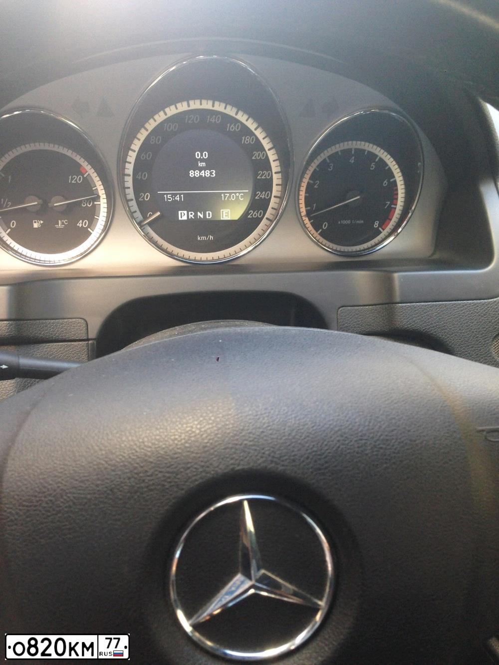 Фото автомобиля MERCEDES C-KLASSE, 2010 — госномер О820КМ77. Цвет: БЕЛЫЙ