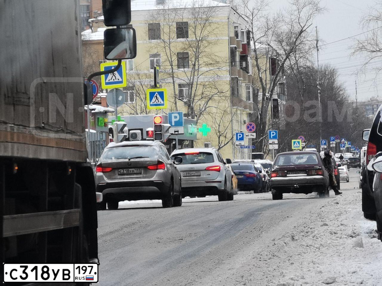 Фото автомобиля BMW X1, 2012 — госномер С318УВ197. Цвет: Серый