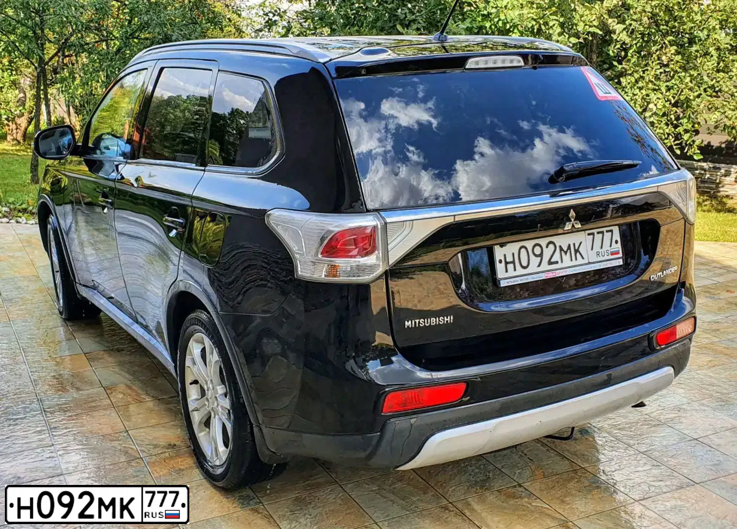 Фото автомобиля MITSUBISHI OUTLANDER, 2014 — госномер М880РВ799. Цвет: ЧЕРНЫЙ