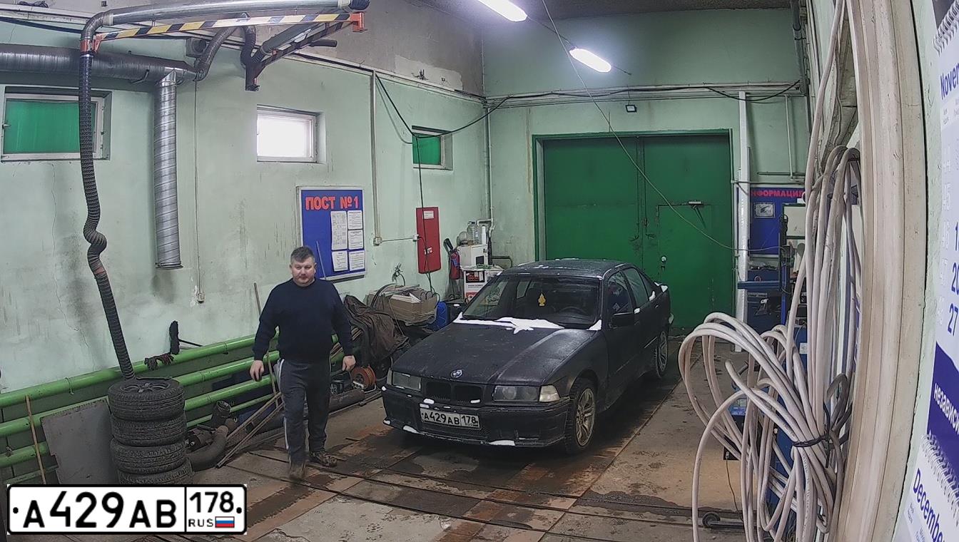 Фото автомобиля BMW 318I, 1993 — госномер Е755АС147