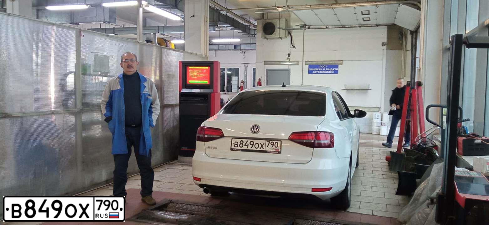 Фото автомобиля VOLKSWAGEN JETTA, 2016 — госномер В680ВЕ550. Цвет: Белый