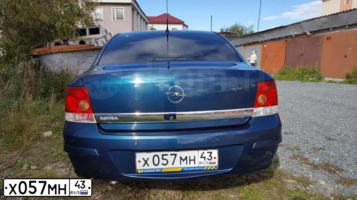 Фото автомобиля OPEL ASTRA, 2008 — госномер В641УН89. Цвет: ТЕМНО-СИНИЙ