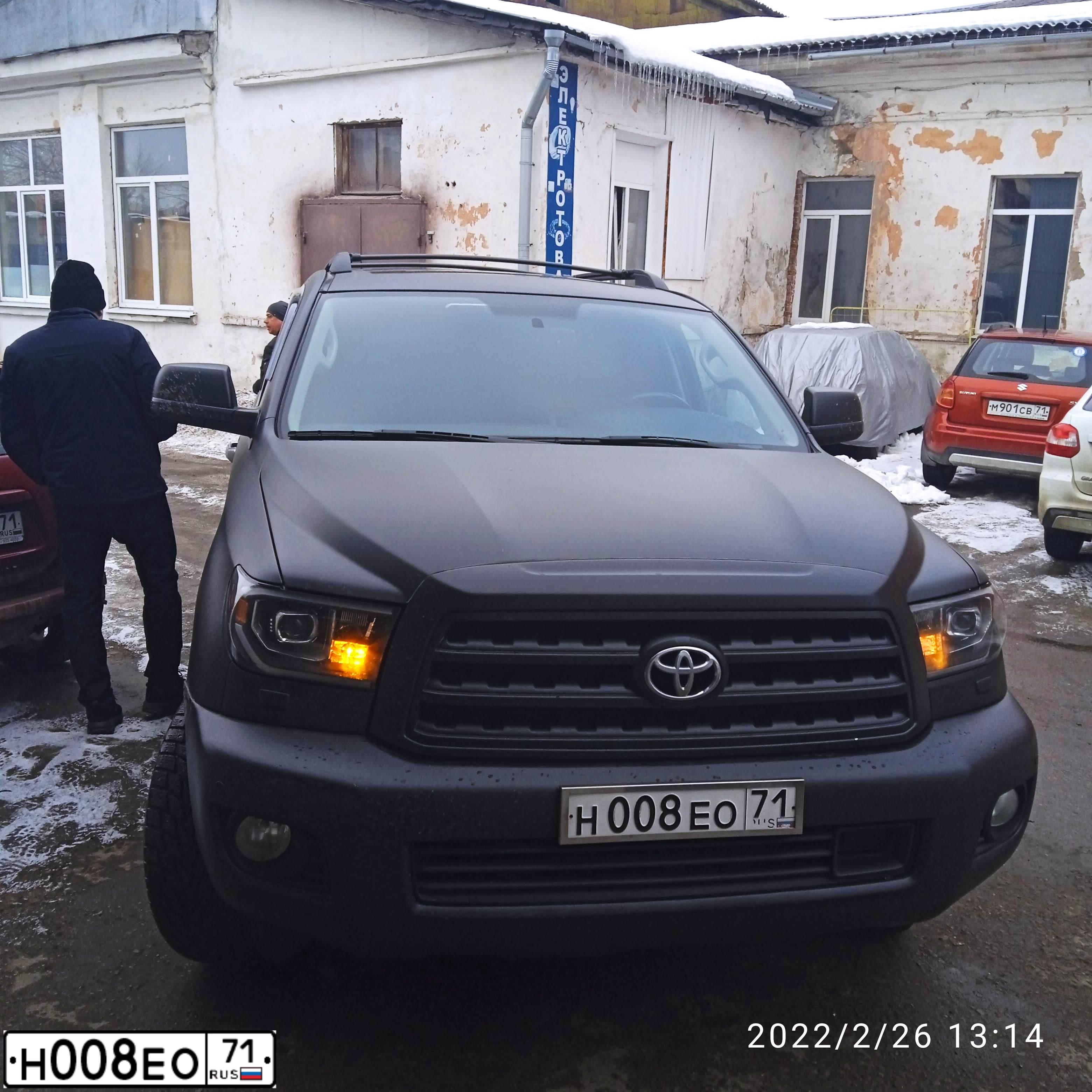 Фото автомобиля LEXUS LX, 2008 — госномер К136МР77. Цвет: ЧЕРНЫЙ