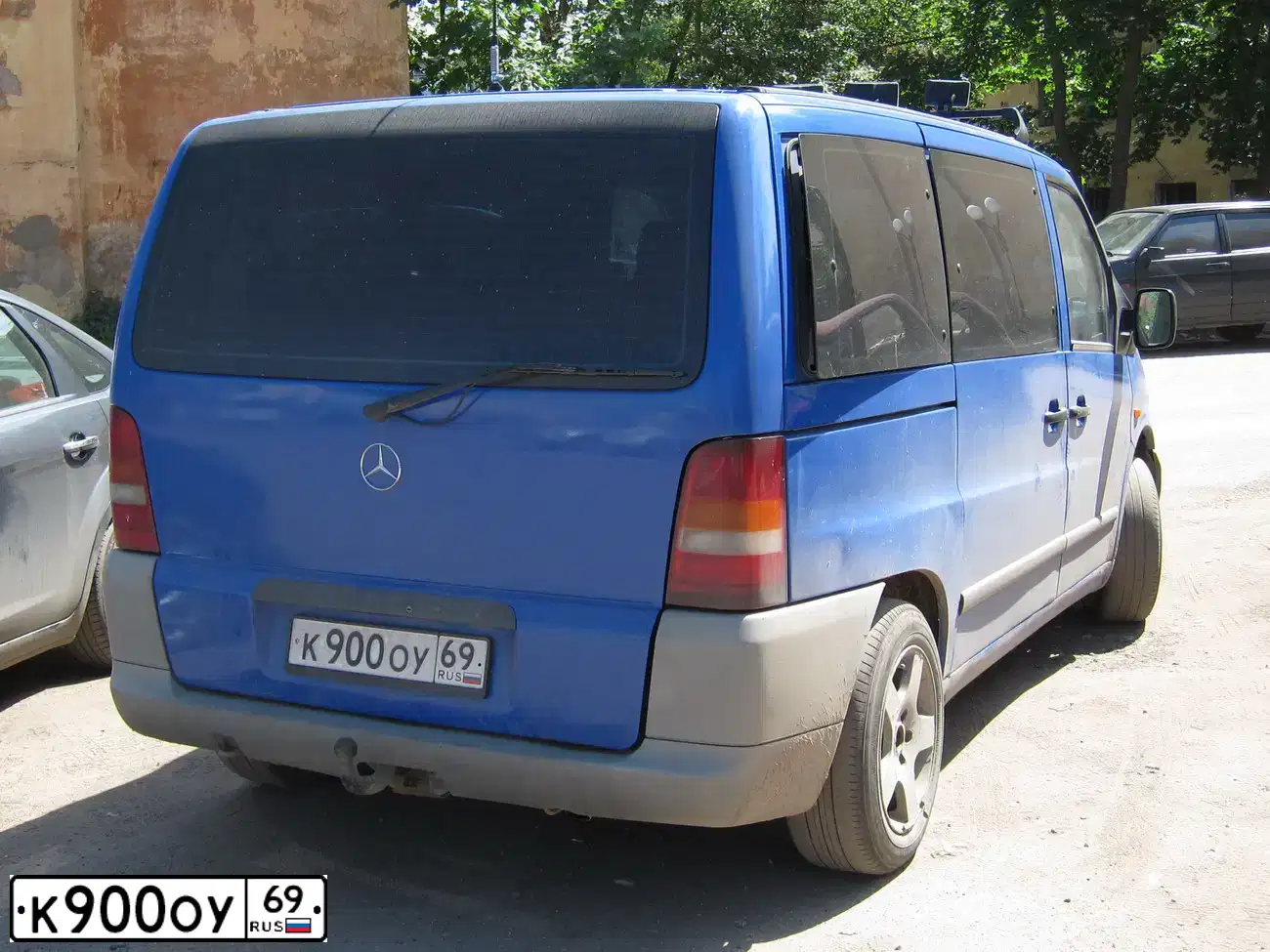 Фото автомобиля MERCEDES VITO, 1999 — госномер К900ОУ69. Цвет: СИНИЙ