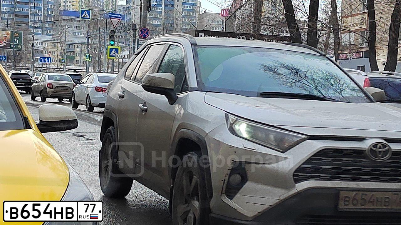 Фото автомобиля ГАЗ 31029, 1996 — госномер В654НВ77. Цвет: Белый