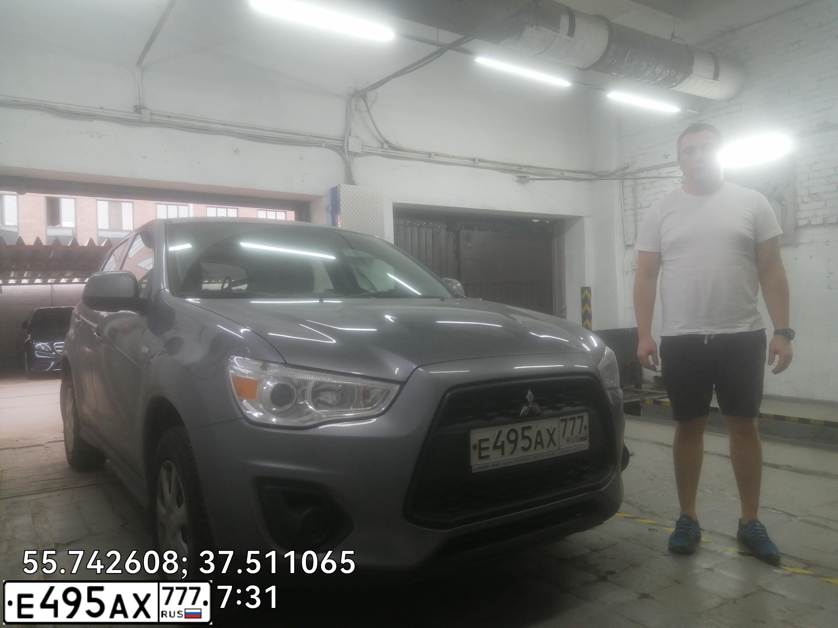 Фото автомобиля MITSUBISHI ASX, 2013 — госномер Е495АХ777. Цвет: Серый