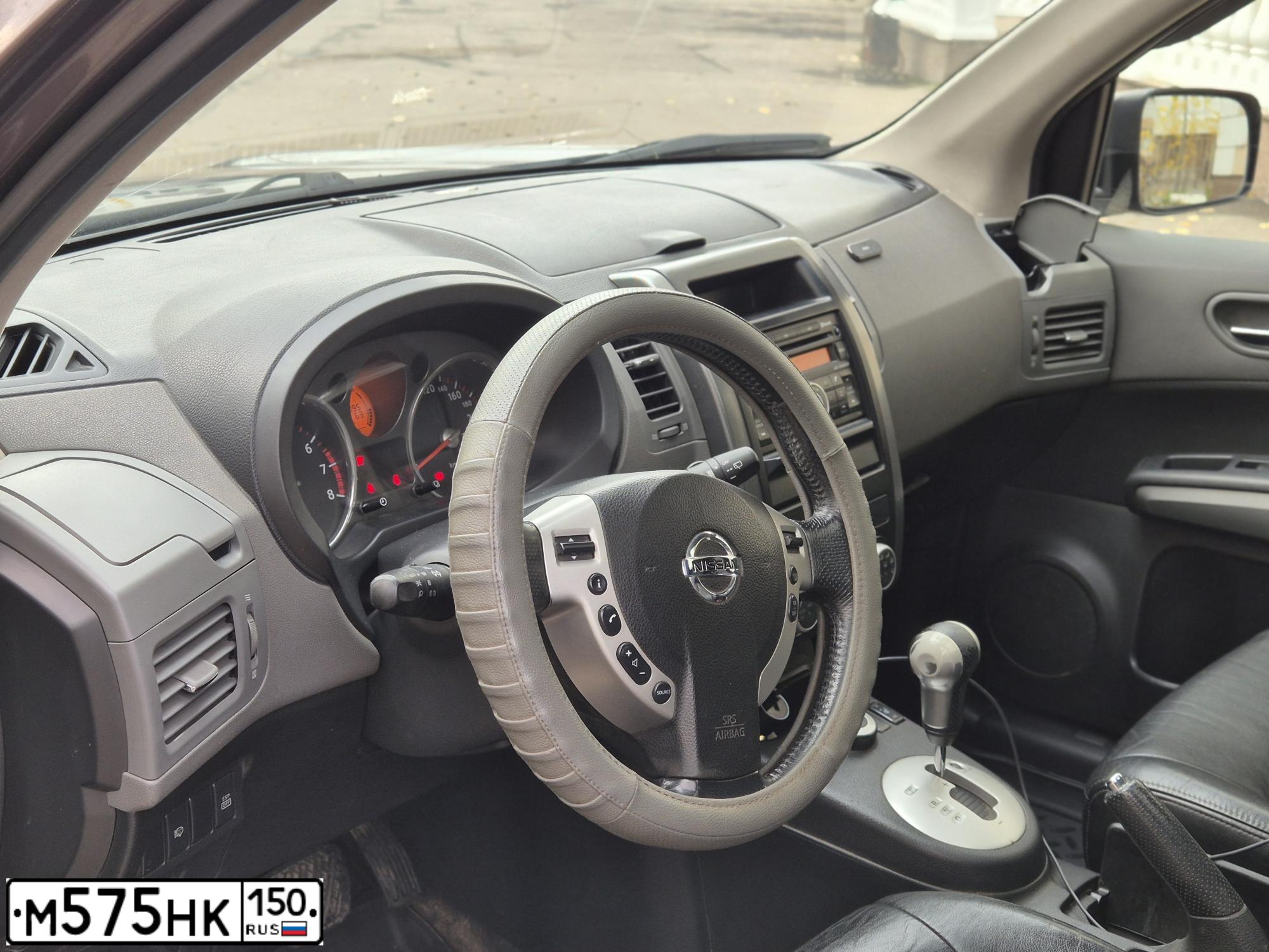 Фото автомобиля NISSAN X-TRAIL, 2007 — госномер М575НК150. Цвет: СИРЕНЕВЫЙ СЕРЫЙ