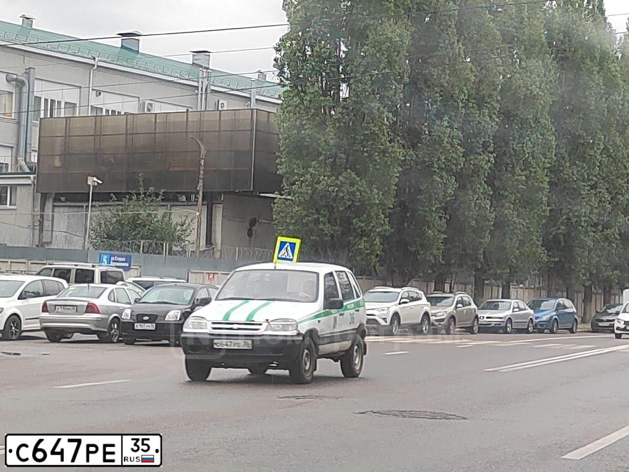 Фото автомобиля DAEWOO NEXIA, 2005 — госномер М403ТА35. Цвет: СПЕЛАЯ ВИШНЯ