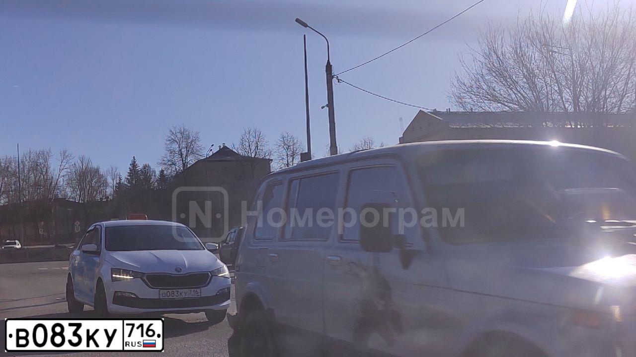 Фото автомобиля LADA 2113 SAMARA, 2010 — госномер Н779ВЕ716. Цвет: СВЕТЛО-СЕРЕБРИСТЫЙ МЕТАЛЛ