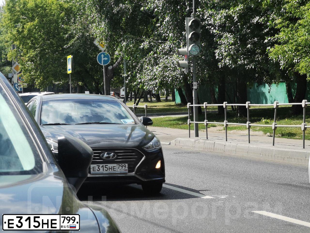 Фото автомобиля HYUNDAI SONATA, 2018 — госномер Е315НЕ799. Цвет: ЧЕРНЫЙ