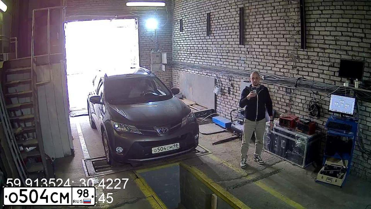 Фото автомобиля TOYOTA RAV4, 2013 — госномер О834КО75. Цвет: бронзовый