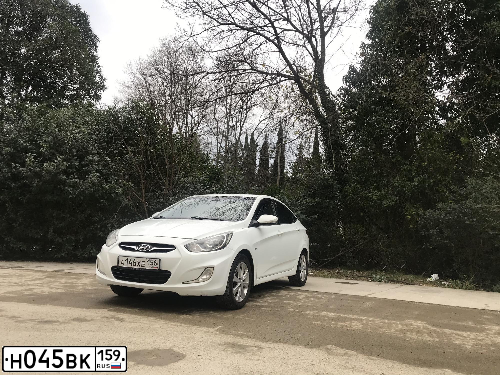 Фото автомобиля HYUNDAI SOLARIS, 2011 — госномер А146ХЕ156. Цвет: Белый