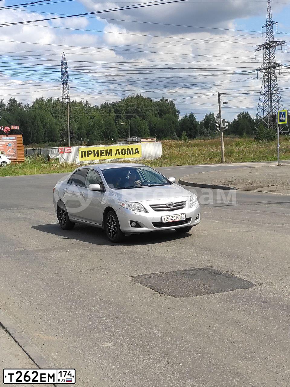 Фото автомобиля TOYOTA COROLLA, 2008 — госномер Т262ЕМ174. Цвет: серебристый