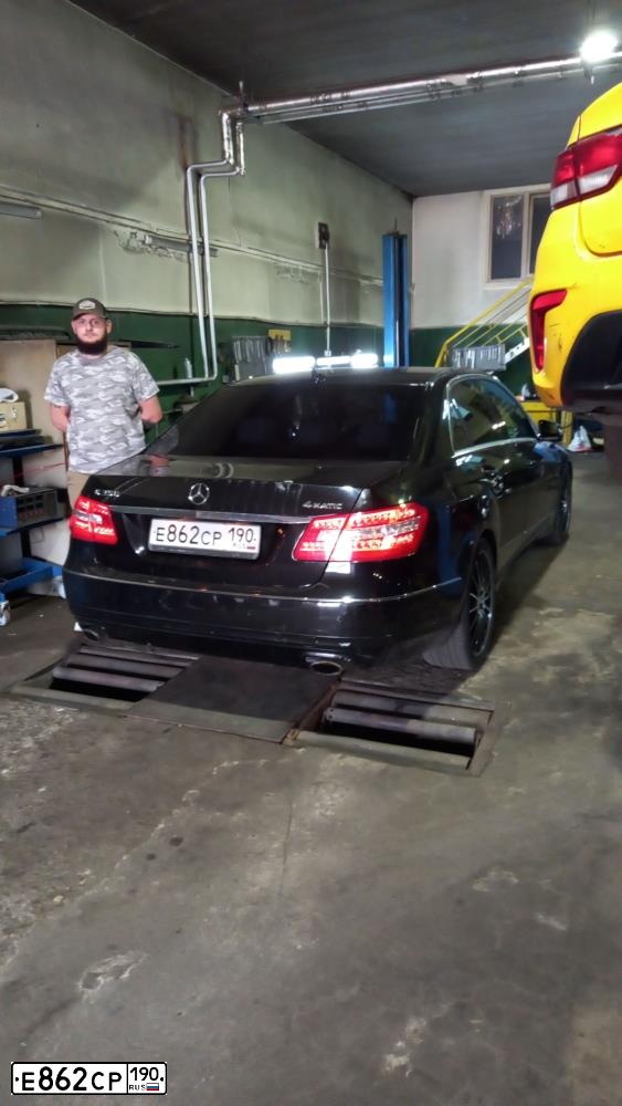 Фото автомобиля MERCEDES E-KLASSE, 2011 — госномер Х057РВ797