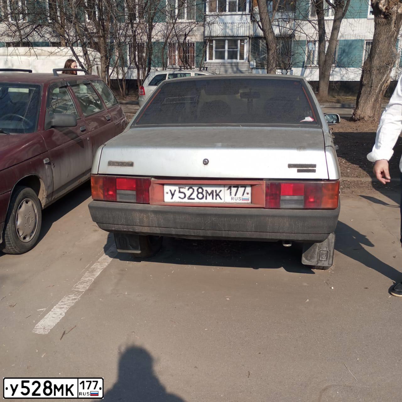 Фото автомобиля LADA 2109 SAMARA, 2004 — госномер У528МК177. Цвет: БЕЖЕВЫЙ МЕТАЛЛИК