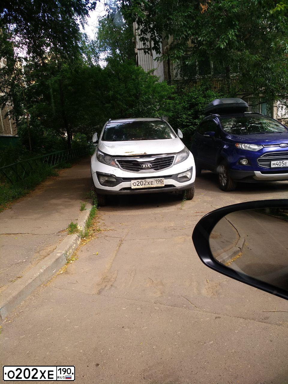 Фото автомобиля KIA SPORTAGE, 2012 — госномер О202ХЕ190. Цвет: БЕЛЫЙ