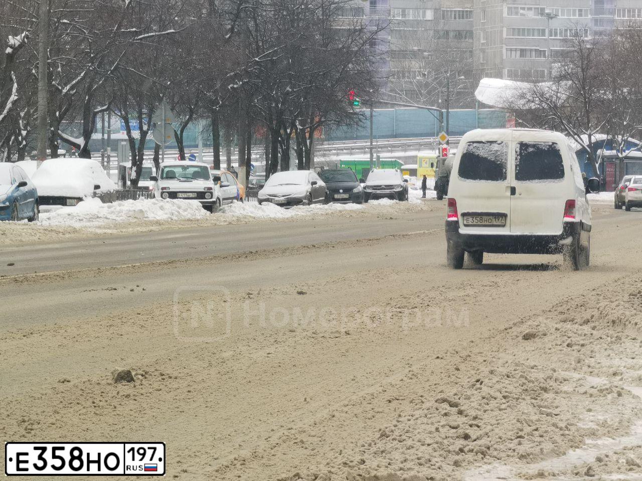 Фото автомобиля PEUGEOT PARTNER, 2011 — госномер Е358НО197. Цвет: Белый