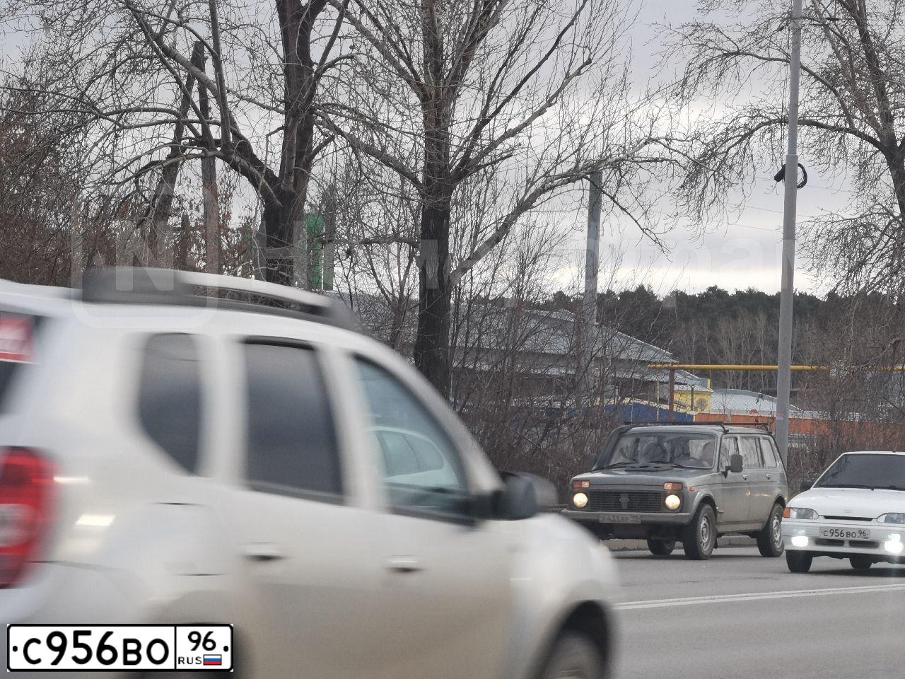Фото автомобиля LADA 2170 PRIORA, 2008 — госномер Е843ОА196. Цвет: Светло-Серебристый металлик