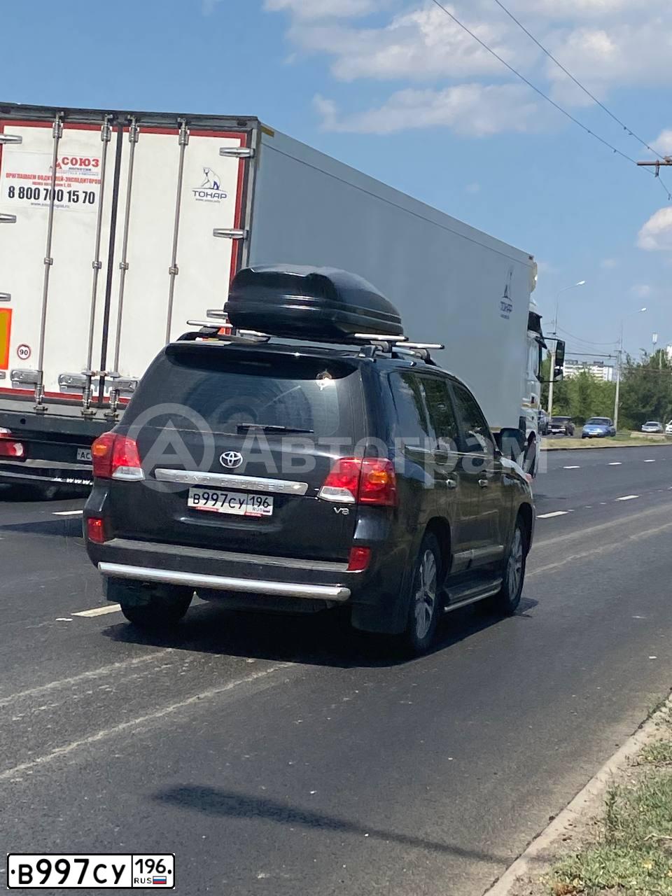 Фото автомобиля TOYOTA LANDCRUISER 200, 2015 — госномер В997СУ196. Цвет: ЧЕРНЫЙ