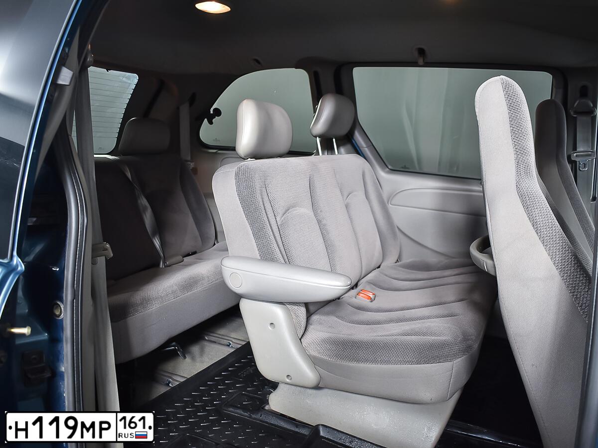 Фото автомобиля CHRYSLER VOYAGER, 2001 — госномер К928НО797. Цвет: сине-зеленый