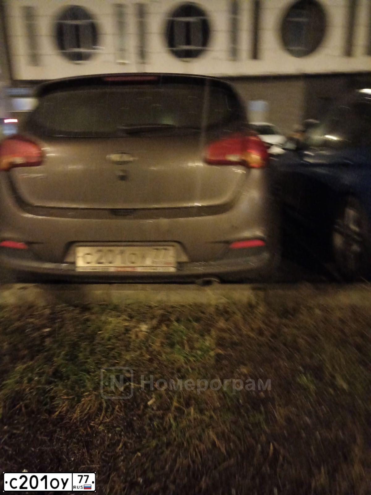 Фото автомобиля KIA CEE'D, 2013 — госномер С201ОУ77. Цвет: КОРИЧНЕВЫЙ