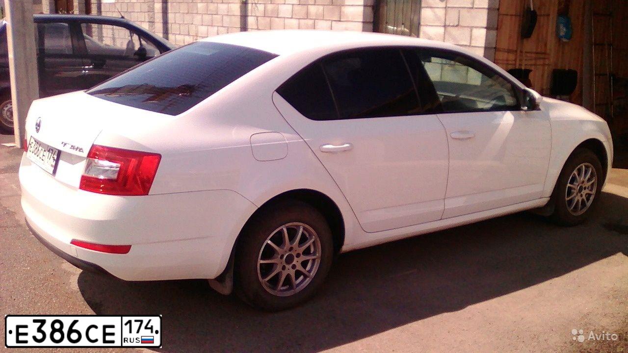 Фото автомобиля SKODA OCTAVIA, 2014 — госномер Е386СЕ174. Цвет: Белый