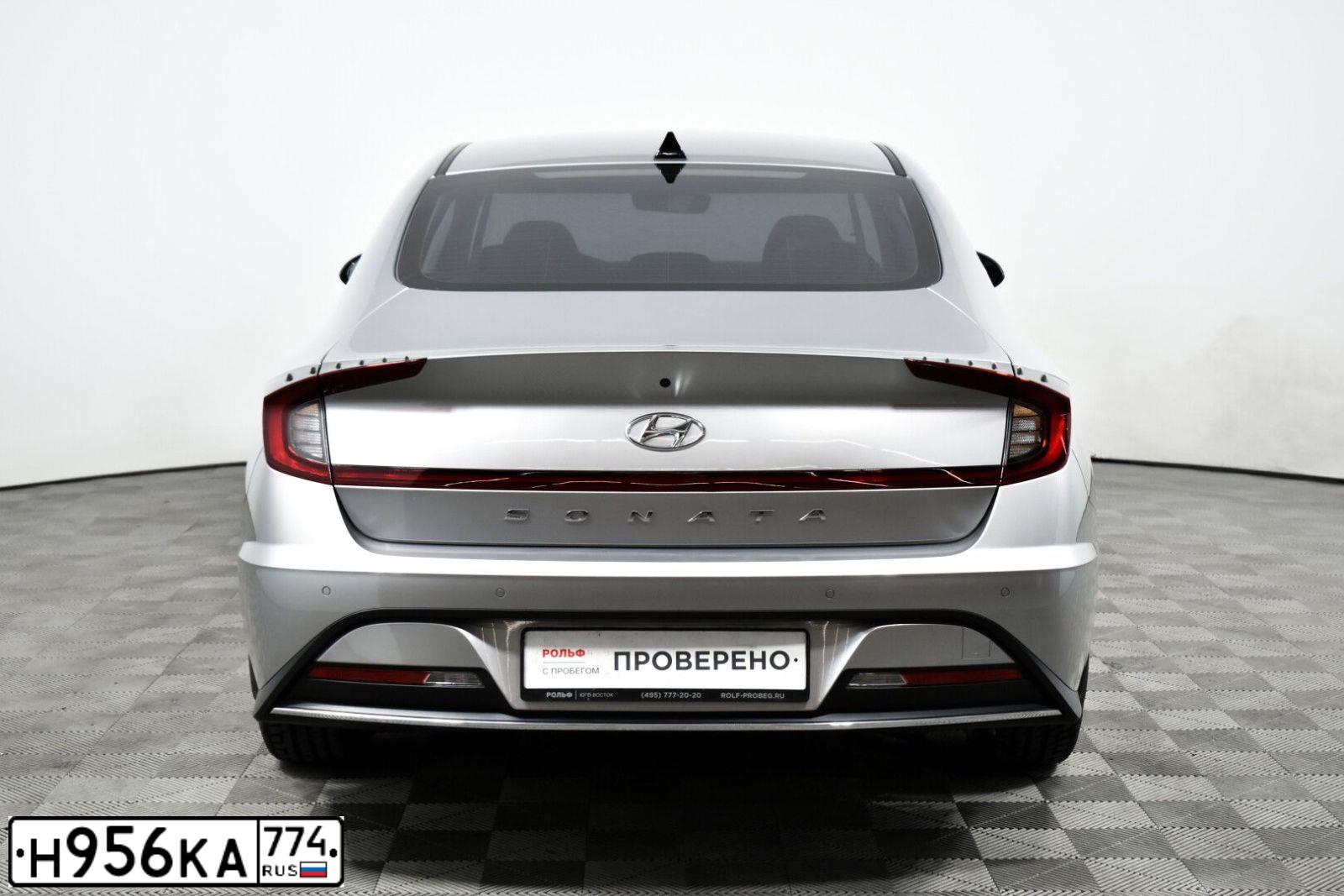 Фото автомобиля HYUNDAI SONATA, 2022 — госномер Е603НХ797. Цвет: СЕРЫЙ
