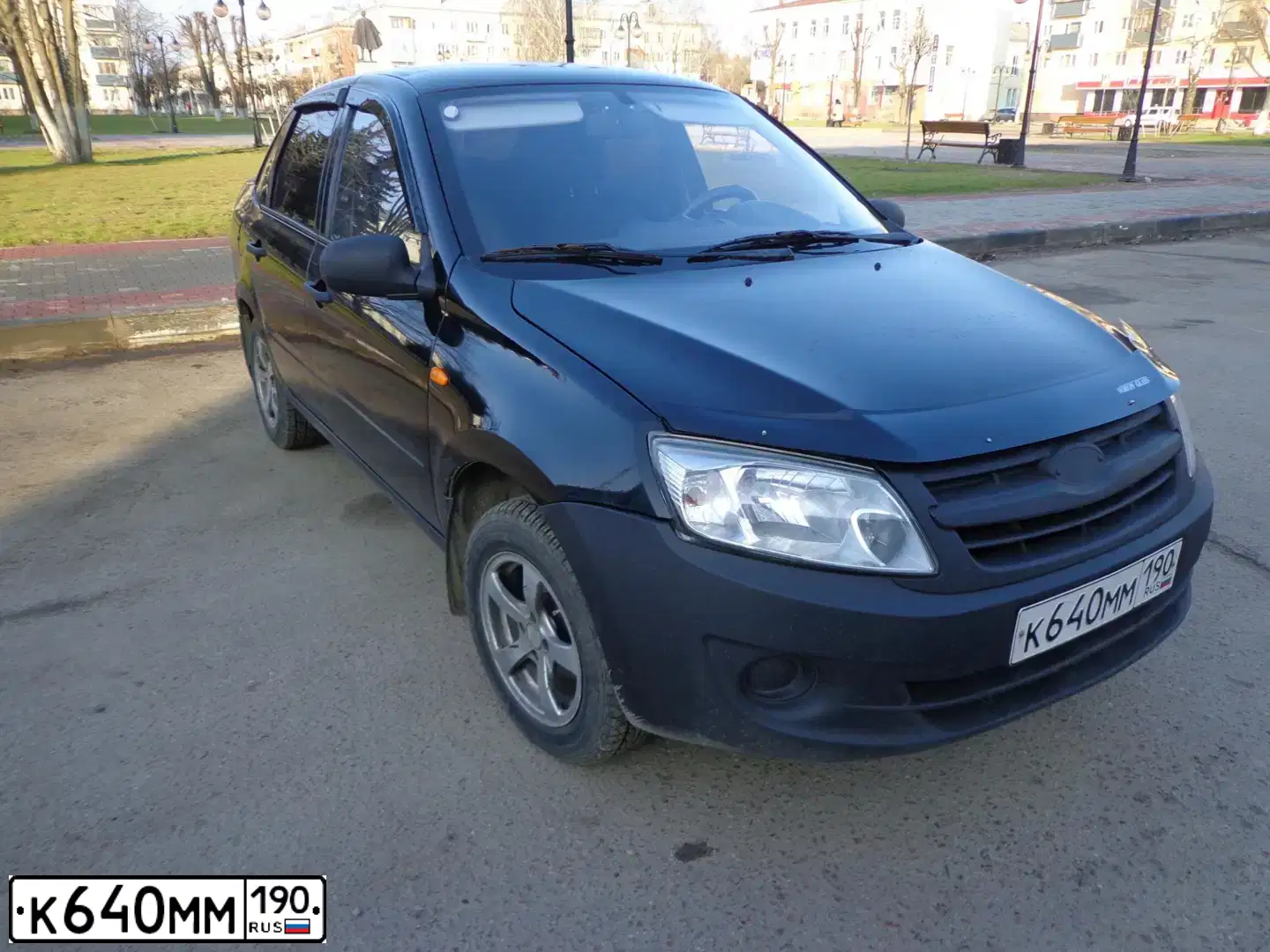 Фото автомобиля LADA 2190 GRANTA, 2012 — госномер Т739РА750. Цвет: СИНЕ-ЧЕРНЫЙ