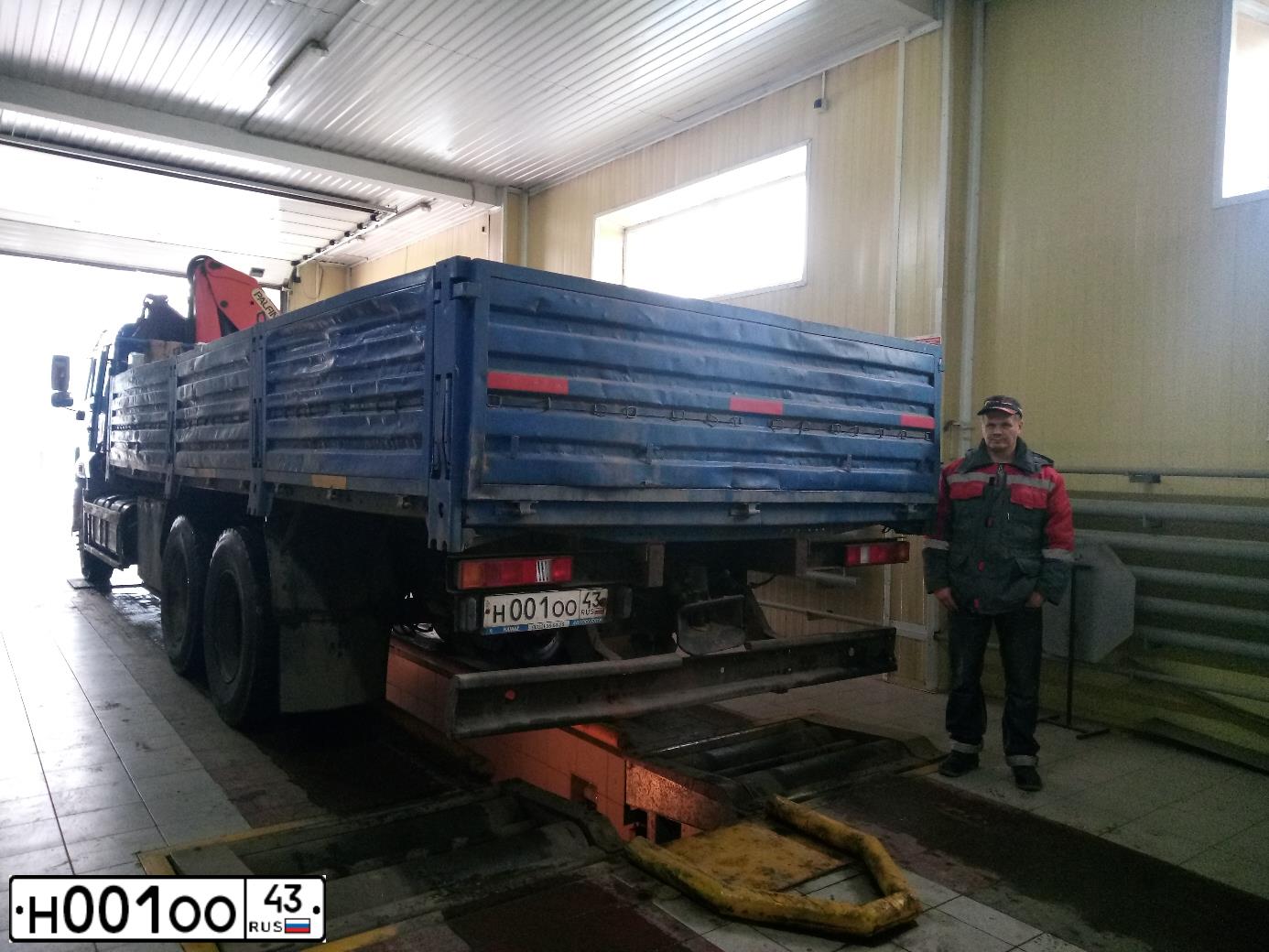 Фото автомобиля KAMAZ 65117 /6X4/, 2012 — госномер Н001ОО43. Цвет: СИНИЙ