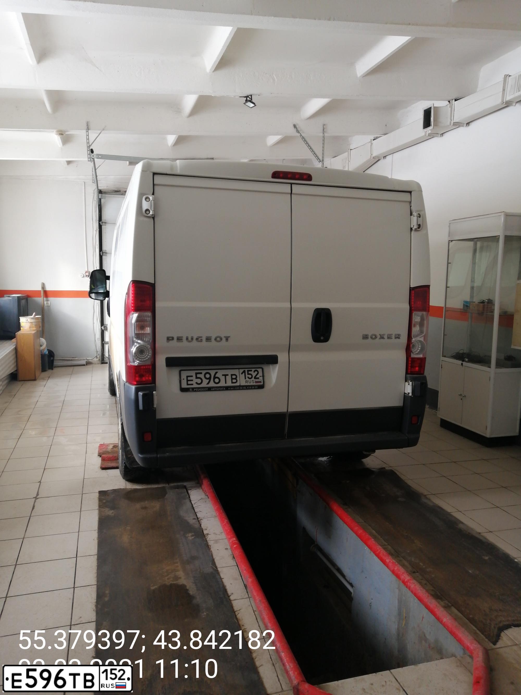 Фото автомобиля PEUGEOT BOXER, 2011 — госномер Е596ТВ152. Цвет: БЕЛЫЙ