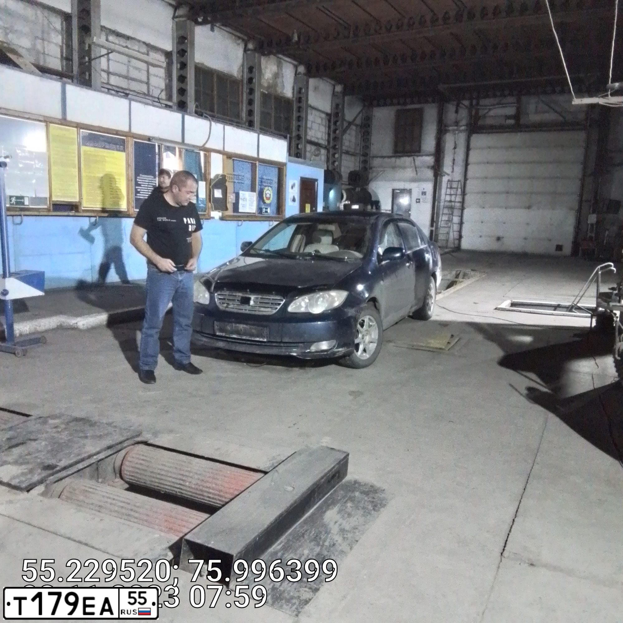 Фото автомобиля BYD F3, 2007 — госномер Р939ВХ154. Цвет: синий