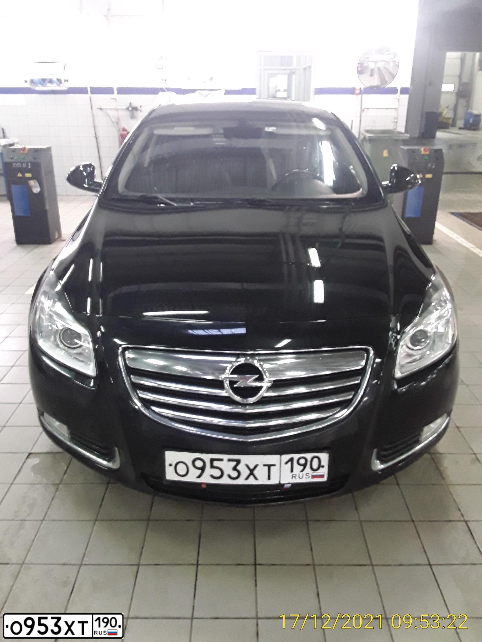 Фото автомобиля OPEL INSIGNIA, 2013 — госномер О953ХТ190. Цвет: ЧЕРНЫЙ