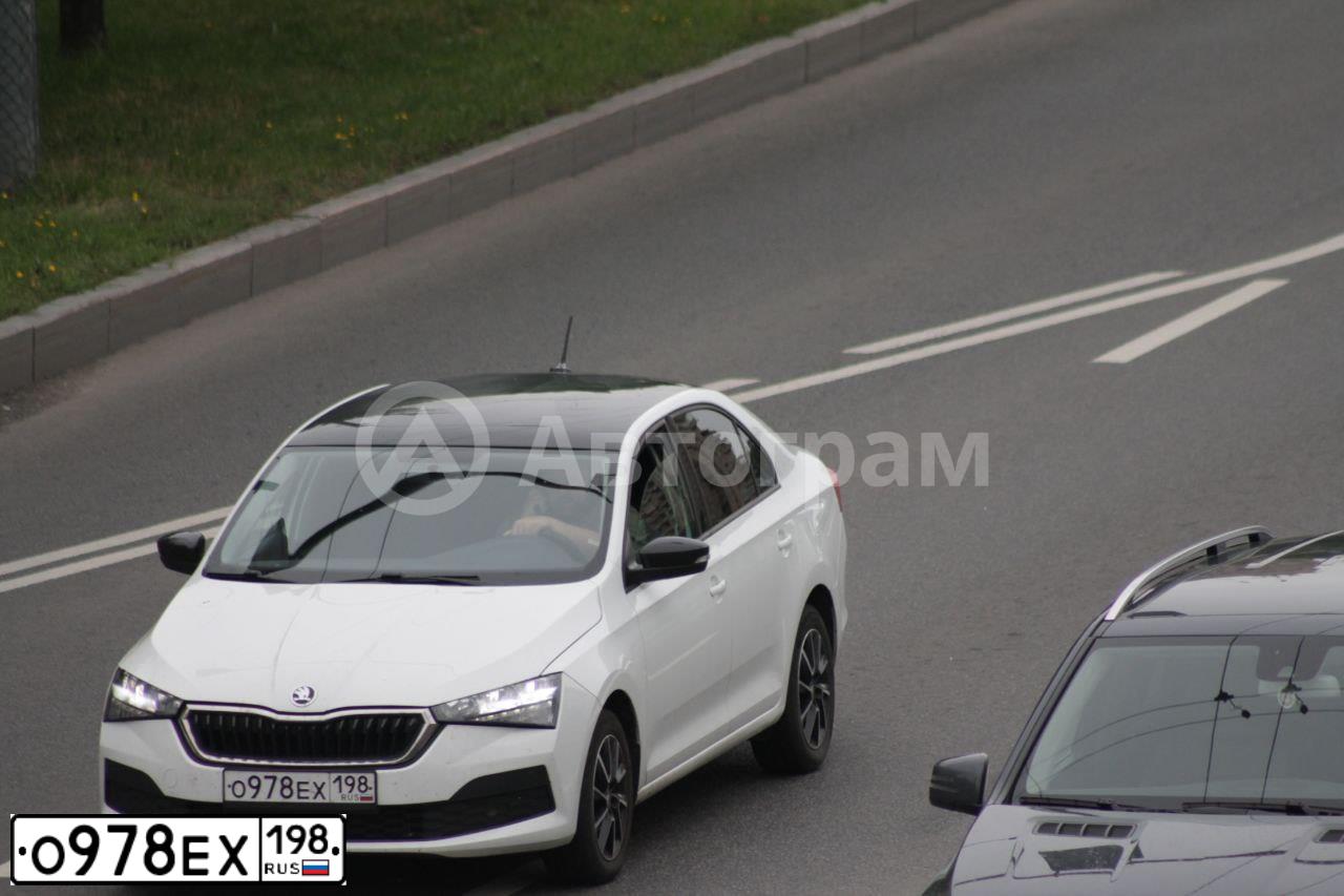 Фото автомобиля SKODA RAPID, 2020 — госномер О978ЕХ198. Цвет: Белый